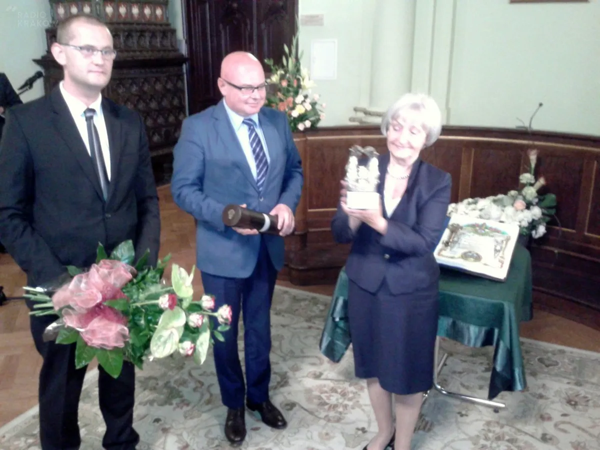 W ratuszu honory, pod ratuszem oskarżenia - postać J. Oleksego znów podzieliła sądeczan