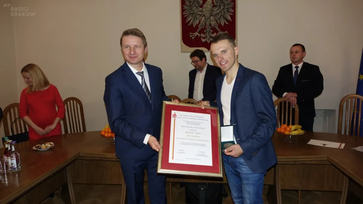 Kolejny laur dla Rafała Majki - tytuł „Zasłużony dla Powiatu Myślenickiego”