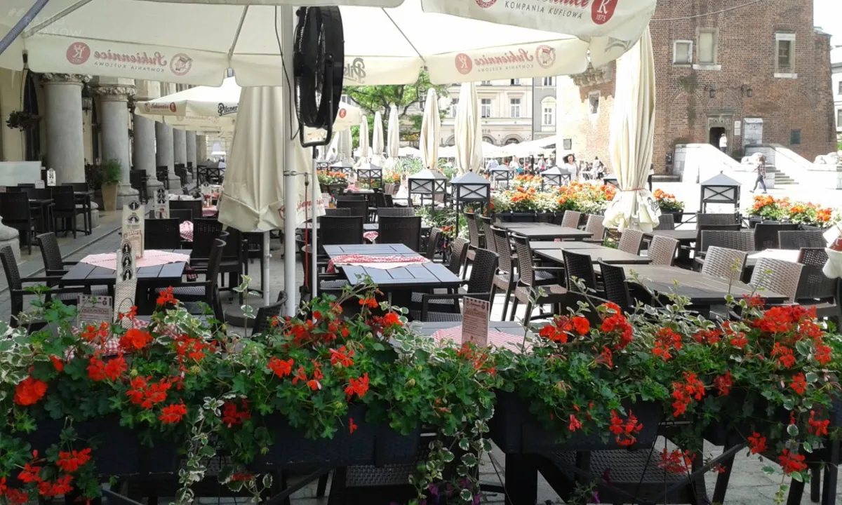 Rynek Główny: urzędnicy ustalą, jak będą wyglądały ogródki kawiarniane zimą