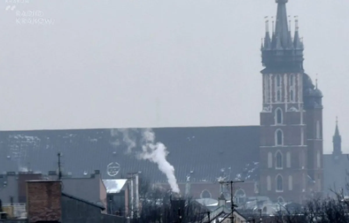 Prawie 2500 kontroli urządzeń grzewczych w październiku, 59 przypadków spalania śmieci