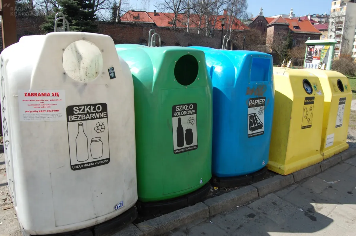 Raport NIK: krakowianie płacą za dużo za wywóz śmieci
