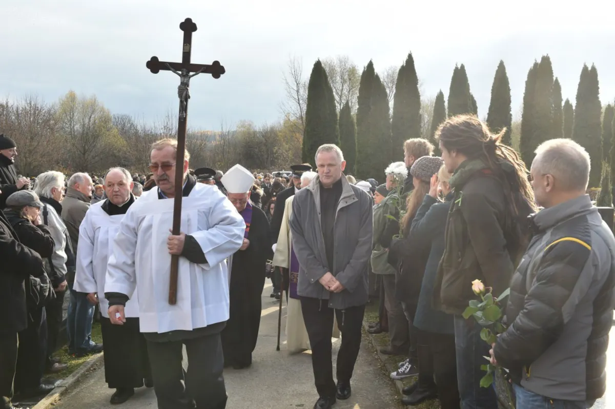 Odbył się pogrzeb Piotra Szczęsnego, który dokonał aktu samospalenia przed PKiN