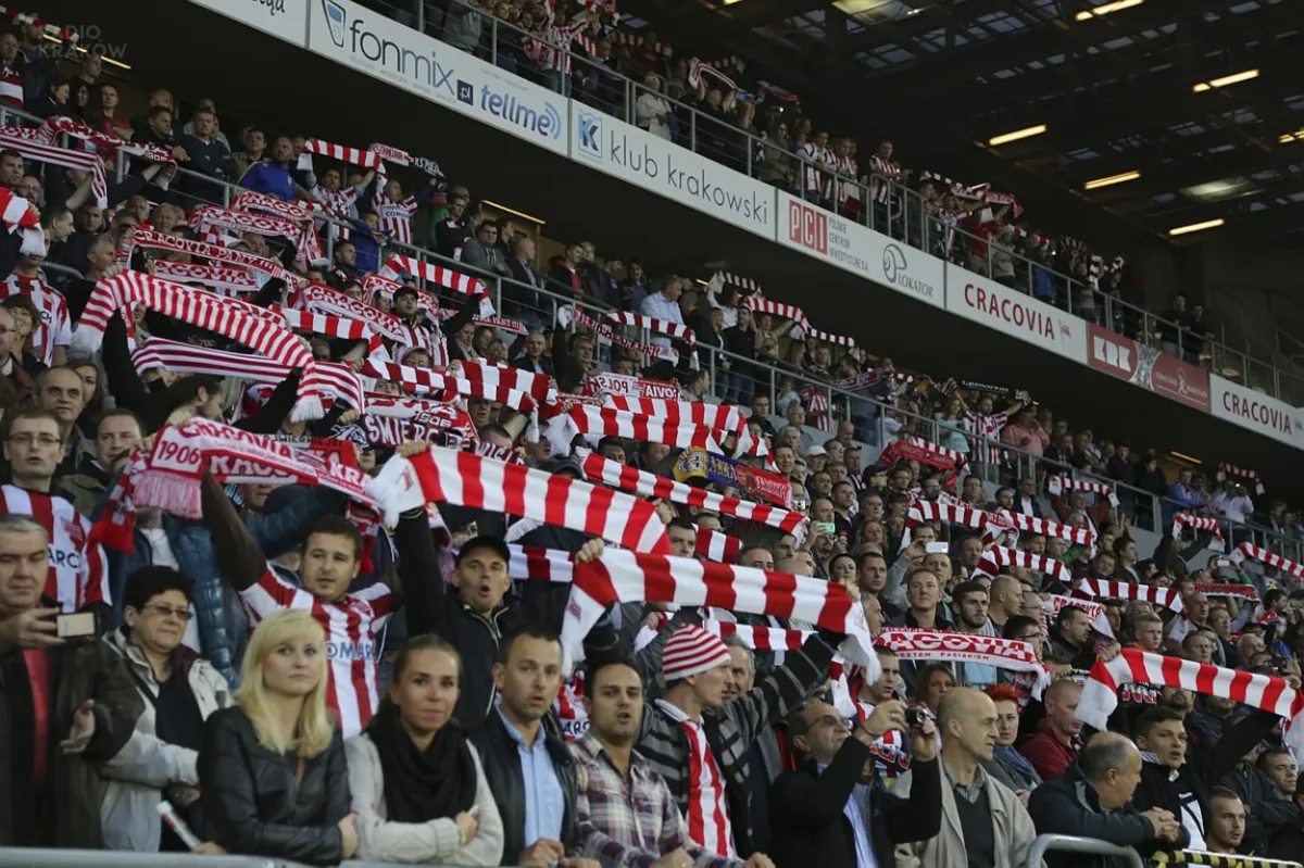 Ekstraklasa piłkarska - lider leci do Krakowa po kolejne punkty ?