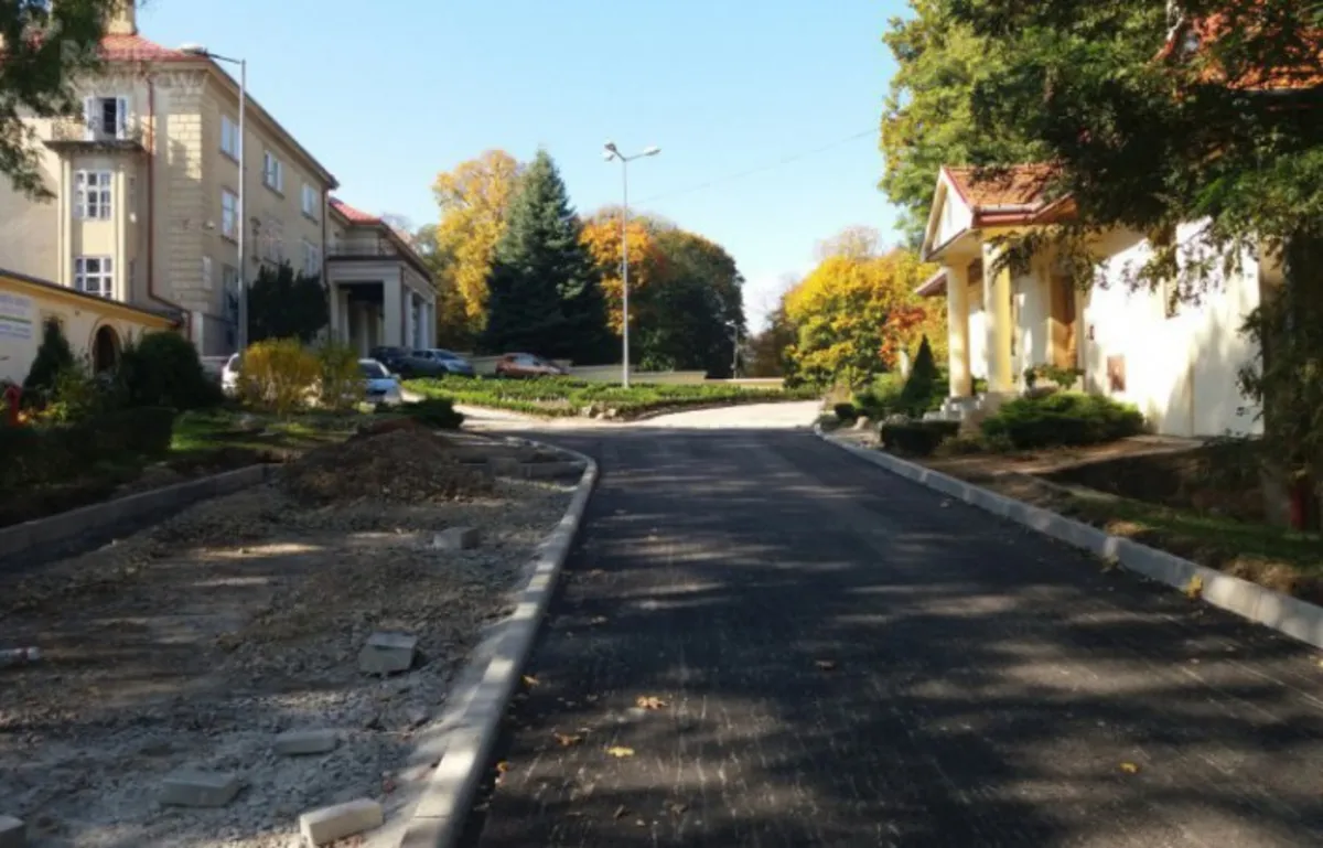 Miasto Tarnów nie chce zrywać asfaltu z parku Sanguszków