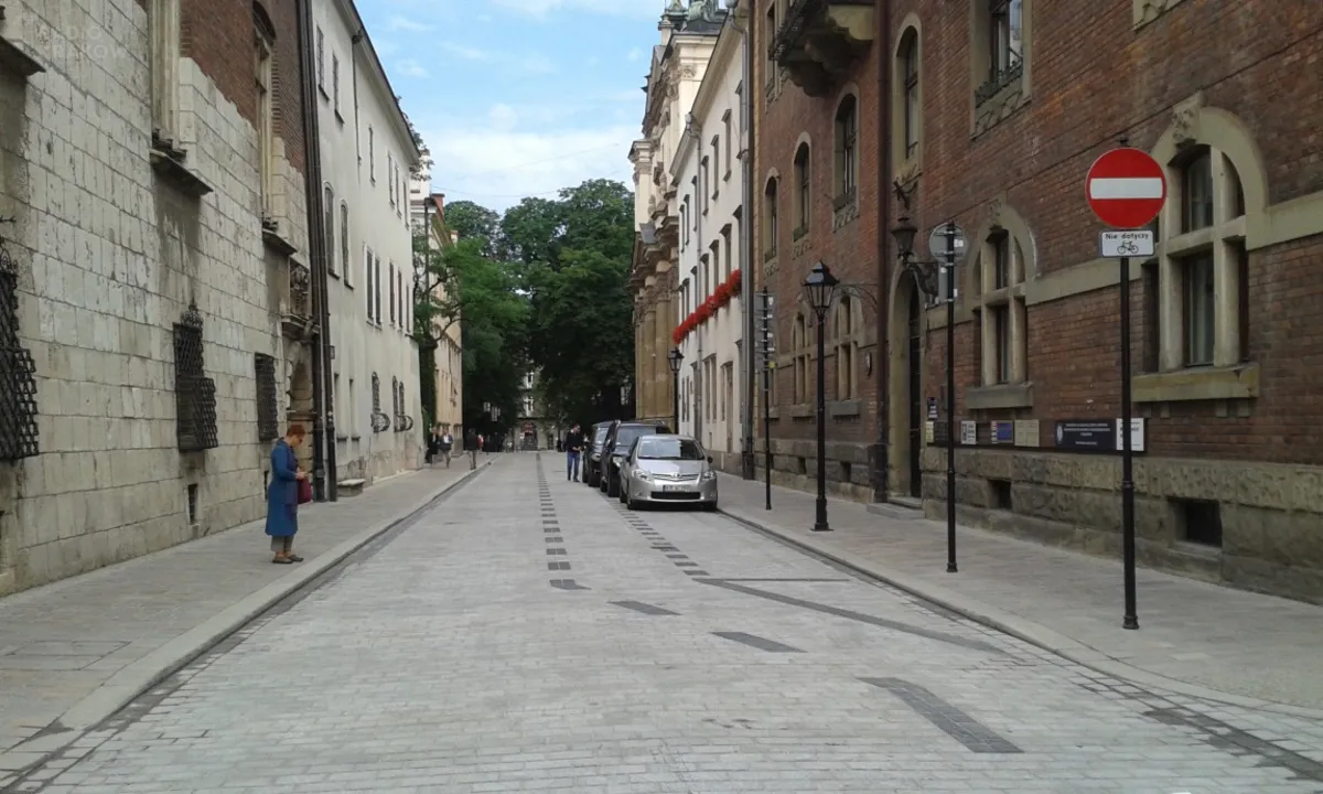 Mała rzecz a cieszy, czyli ulica św. Anny po remoncie. ZDJĘCIA
