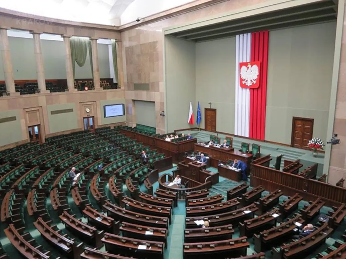 W Sejmie drugie czytanie ustawy antysmogowej. Sala świeci pustkami