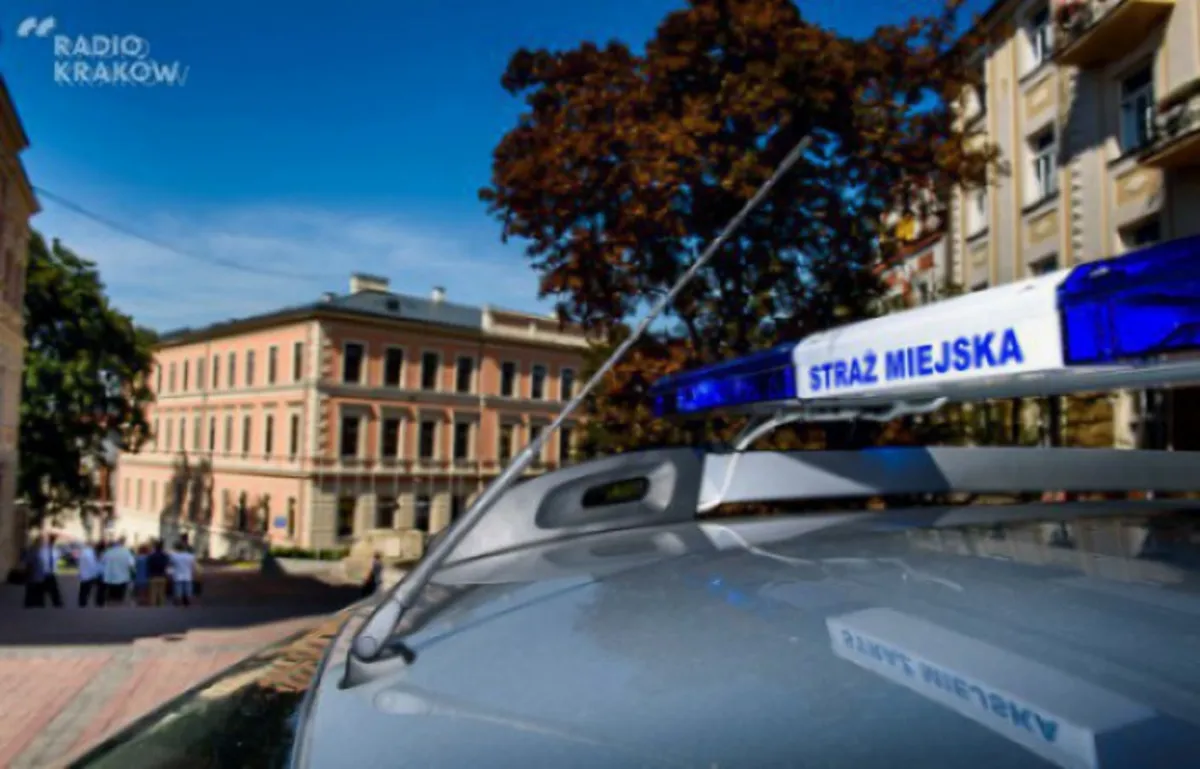 Kierowcom parkującym w niedozwolonych miejscach w Tarnowie może grozić holowanie