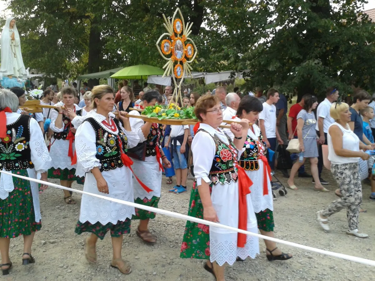 Tłumy wiernych przyjeżdżają na odpust do Kalwarii Zebrzydowskiej  