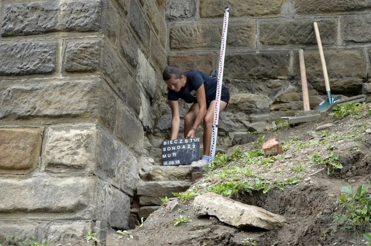 Archeolodzy szukają pozostałości po baszcie katowskiej w Bieczu