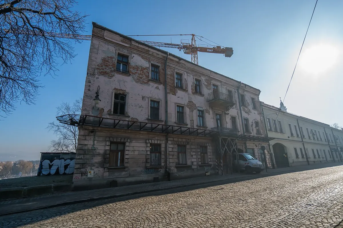 Ruszyły prace renowacyjne jednej z najładniejszych kamienic w Nowym Sączu