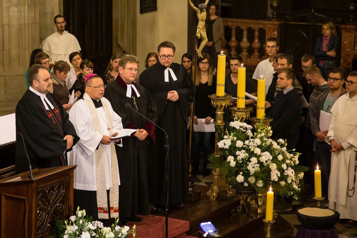 W kościele oo. Dominikanów modlono się w intecji uchodźców. Ewangelicki biskup: "Wstyd mi za klasę polityczną"