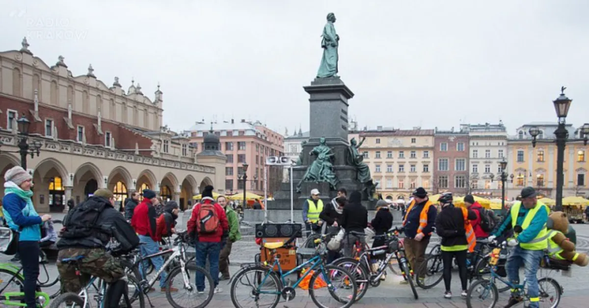 Masa krytyczna w Krakowie wcale nie zwalnia. "Rowerzyści są zawsze roszczeniowi"