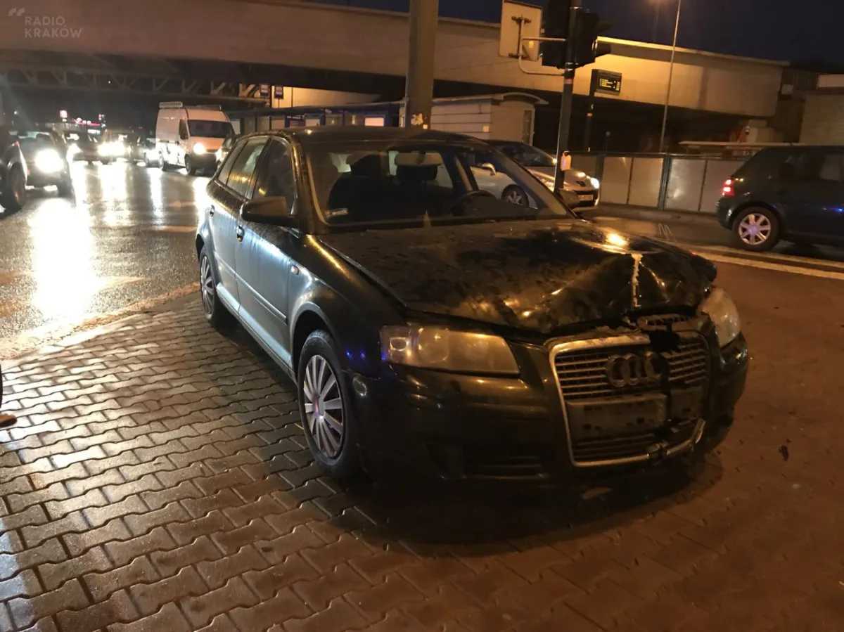 Ogromne kłopoty komunikacyjne w Krakowie. Kolizje, awaria tramwaju i pożar auta
