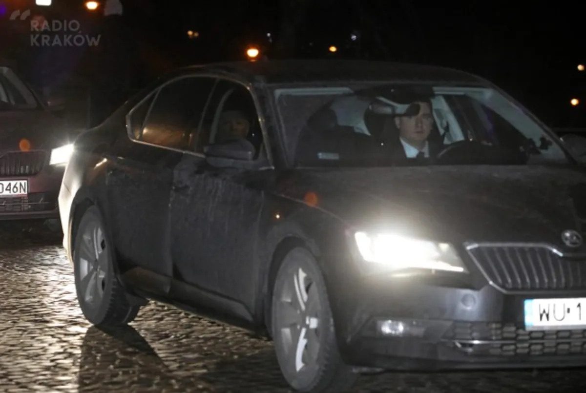 Prezes PiS odwiedził grób Lecha i Marii Kaczyńskich na Wawelu