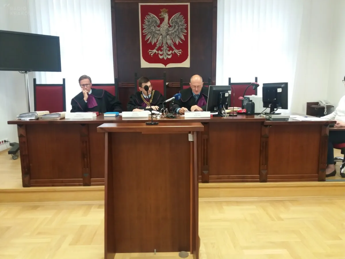 Adam Bartosz prawomocnie uniewinniony od zarzutu zniszczenia telefonu komórkowego 