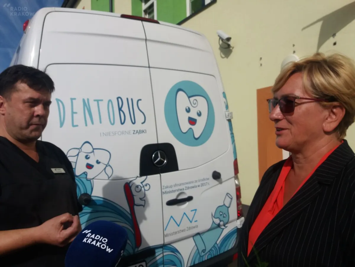 Dentobus stacjonuje w Szczurowej