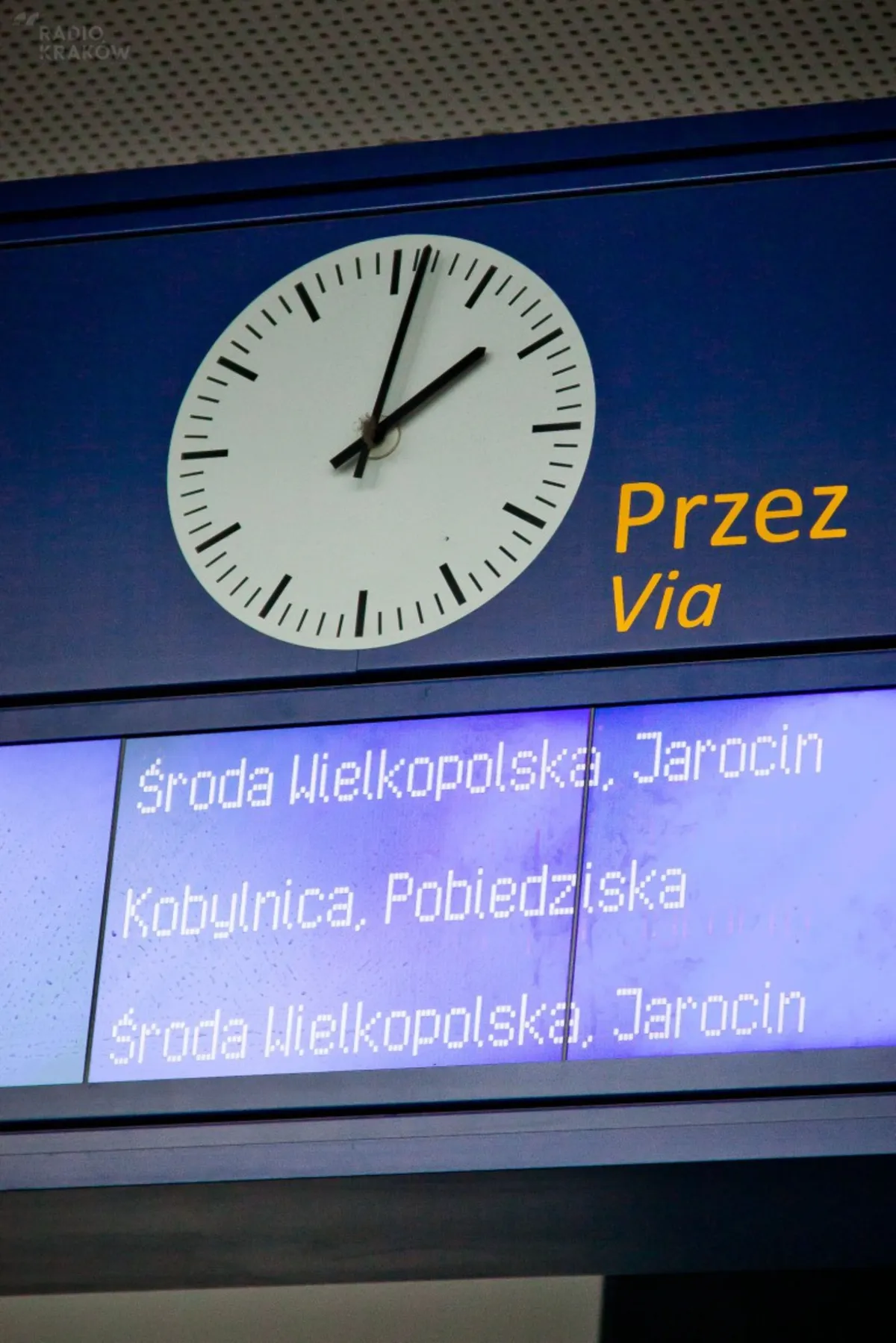 Z soboty na niedzielę zmieniamy czas na zimowy! Na stacjach zatrzyma się 17 pociągów PKP Intercity