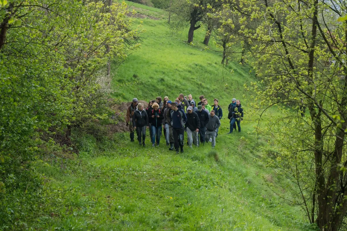 Kilkadziesiąt osób poszukuje zaginionego 19-latka z Brzyny