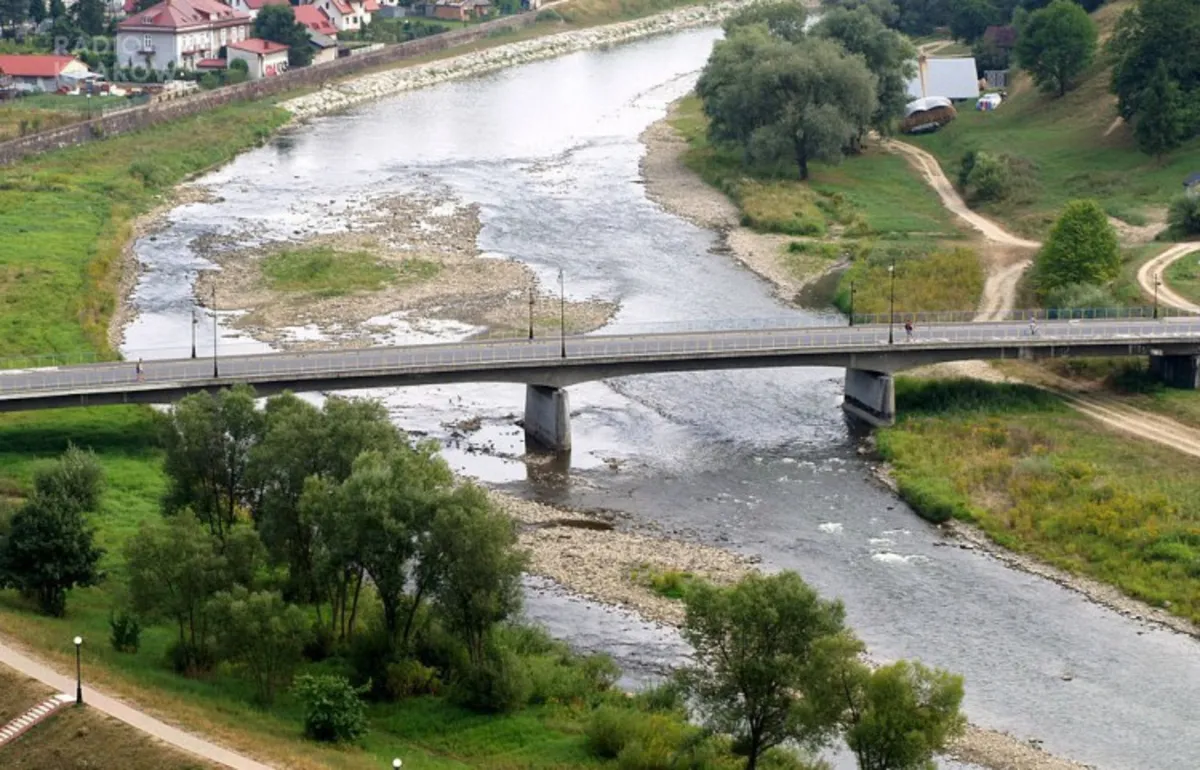 Policjanci ustalają okoliczności wypadku pontonu na Popradzie