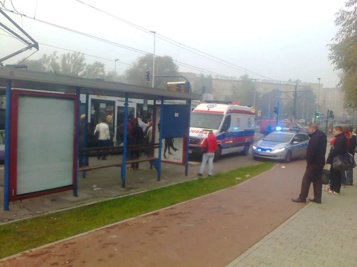 Bójka w tramwaju numer 13. Sprawcy rozpylili gaz łzawiący i uciekli