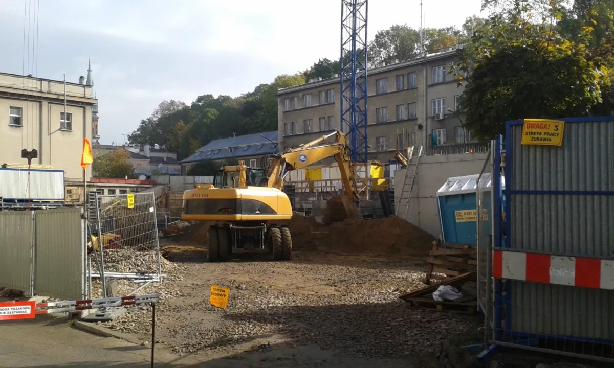 Trwa budowa parkingu przy Koronie. Czy będzie się cieszył zainteresowaniem?
