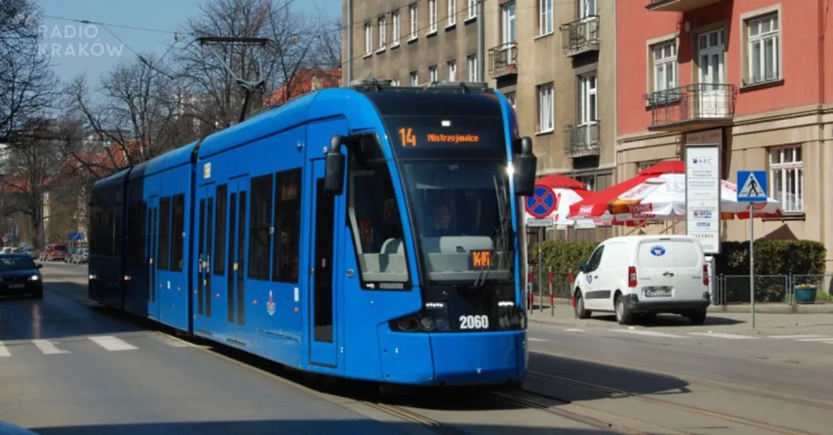 Kraków: więcej tramwajów i autobusów na cmentarze już w ten weekend