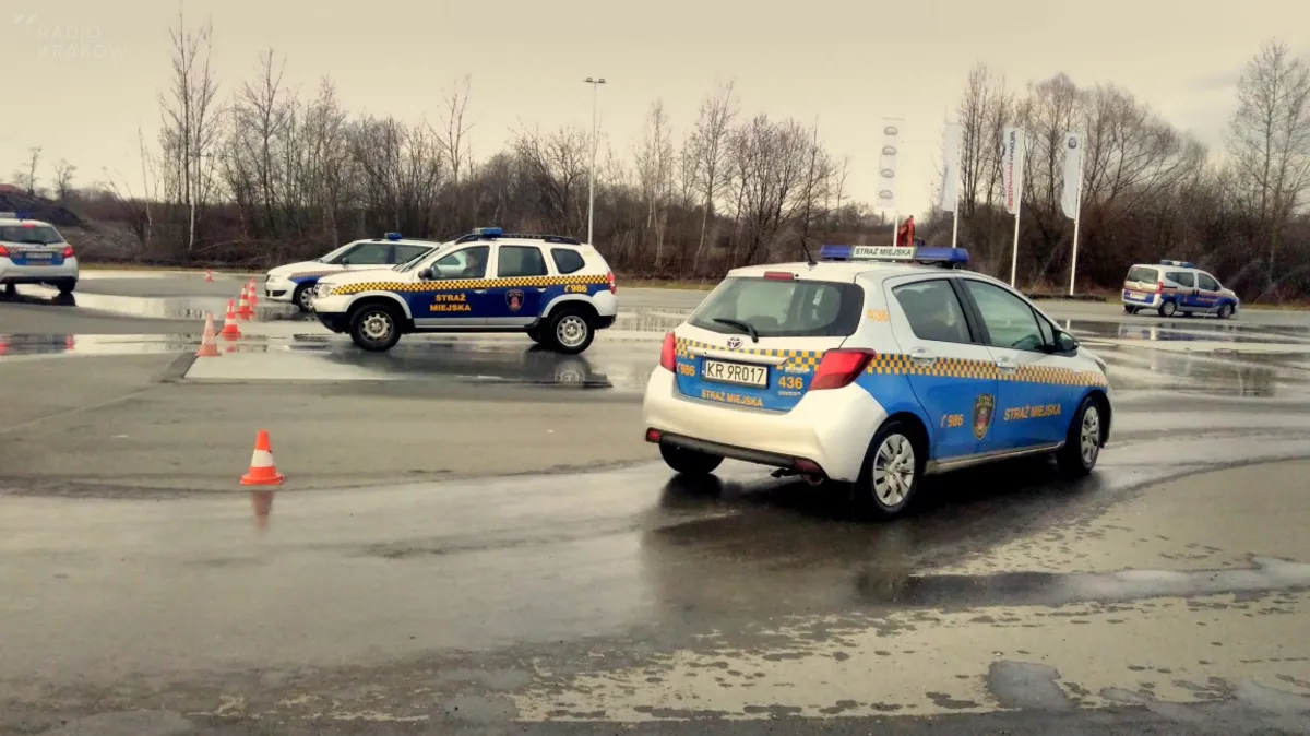 Krakowscy strażnicy miejscy trenowali na torze szkoleniowym