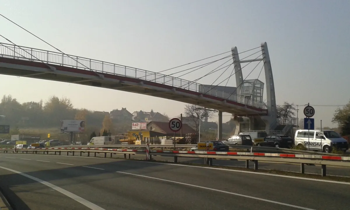 Kładka dla pieszych w Gaju jest już prawie gotowa. Zostały ostatnie prace i odbiory