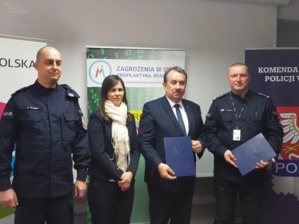 Małopolska Policja włącza się w program ochrony młodzieży przed zagrożeniami w sieci