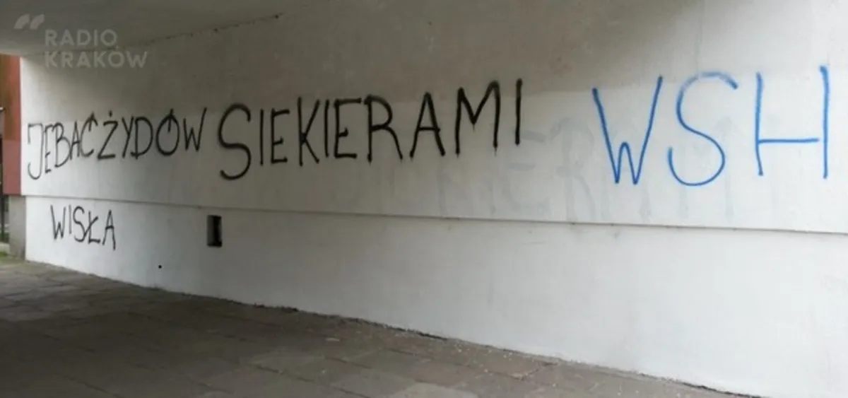 Obraźliwe napisy w wielu miejscach Krakowa