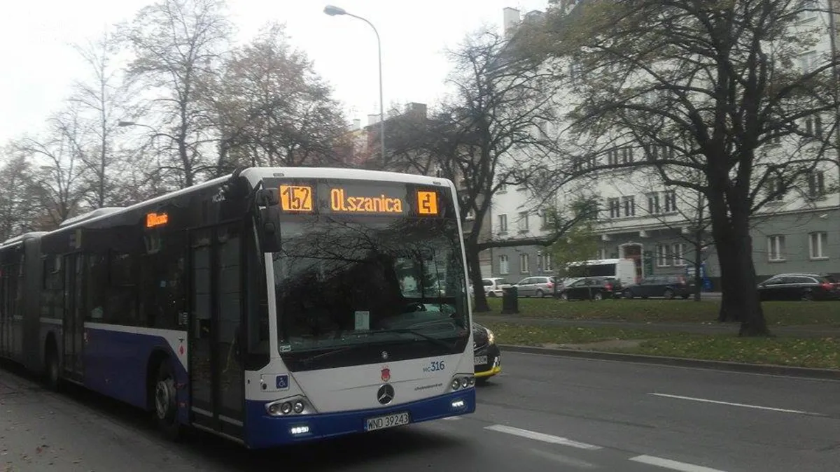 Strzałka symbolizująca objazd. Trwa test nowych oznaczeń na autobusach 