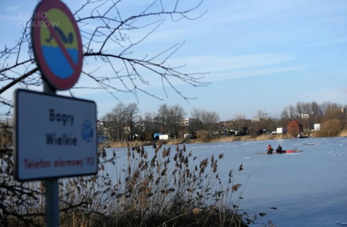 Strażacy ćwiczyli na zbiorniku Bagry. Przypominali też o zasadach bezpieczeństwa