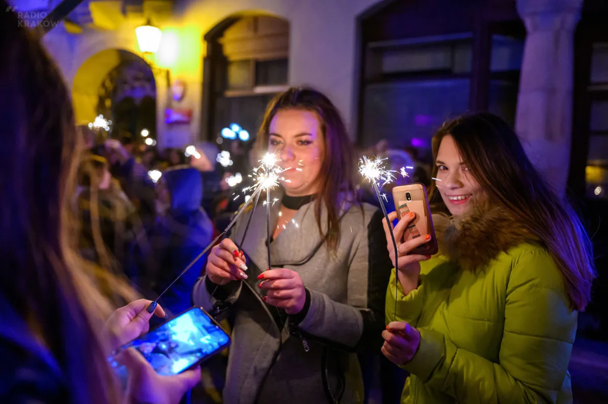 Tarnowianie witali nowy rok na placu Kazimierza Wielkiego. ZDJĘCIA