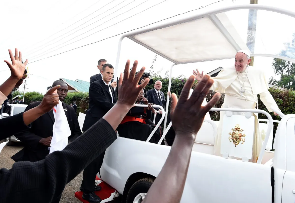 Papież Franciszek z wizytą u franciszkanów z Krakowa, ale w afrykańskiej Ugandzie