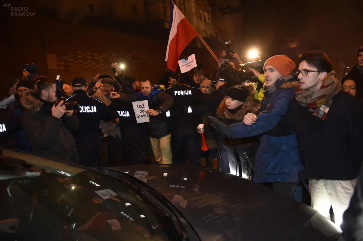 Specjalne zespoły przeanalizują wydarzenia przed Sejmem i pod Wawelem pod kątem łamania prawa