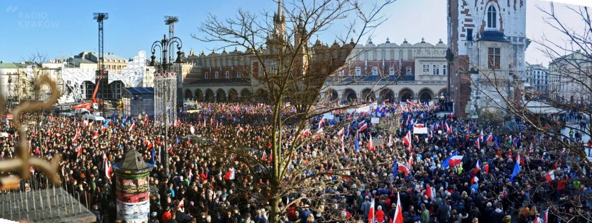 "Moc się rodzi - chodźcie z nami" - Krakowski Rynek Główny pełen był manifestantów