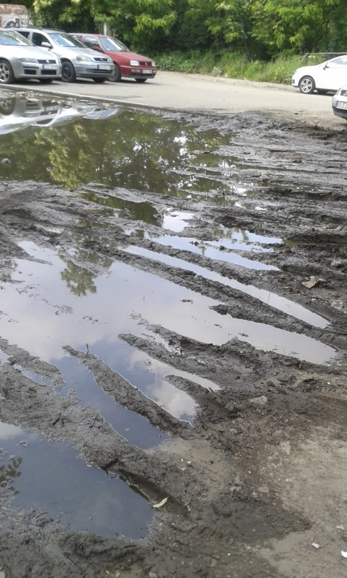Dziki parking w centrum, kiepska wizytówka miasta