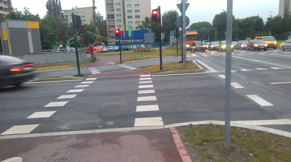 Te światła to na pewno ZIKiT ustawiał
