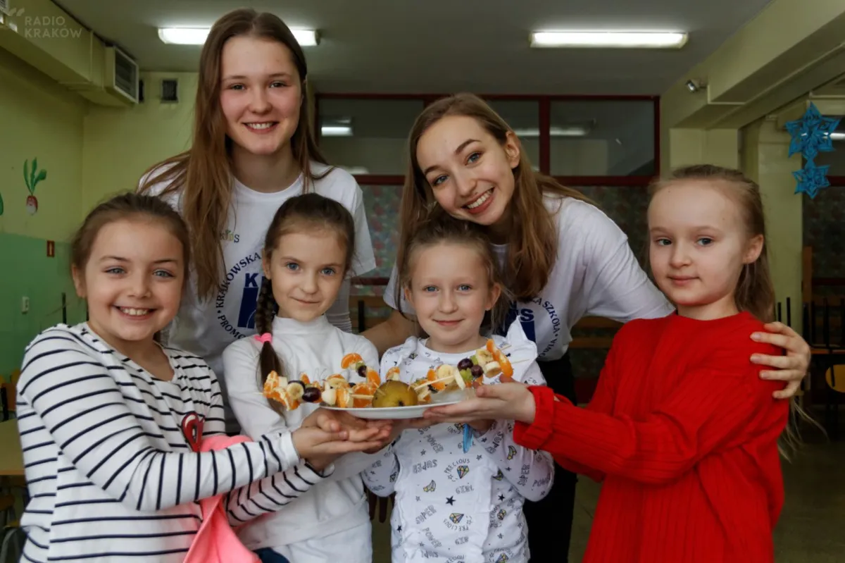 Jak nauczyć dzieci zdrowego odżywiania? Przez zmianę nawyków