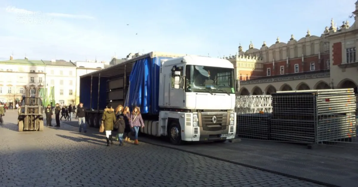 Krakowski magistrat wreszcie zajął się samochodami wjeżdżającymi na Rynek Główny
