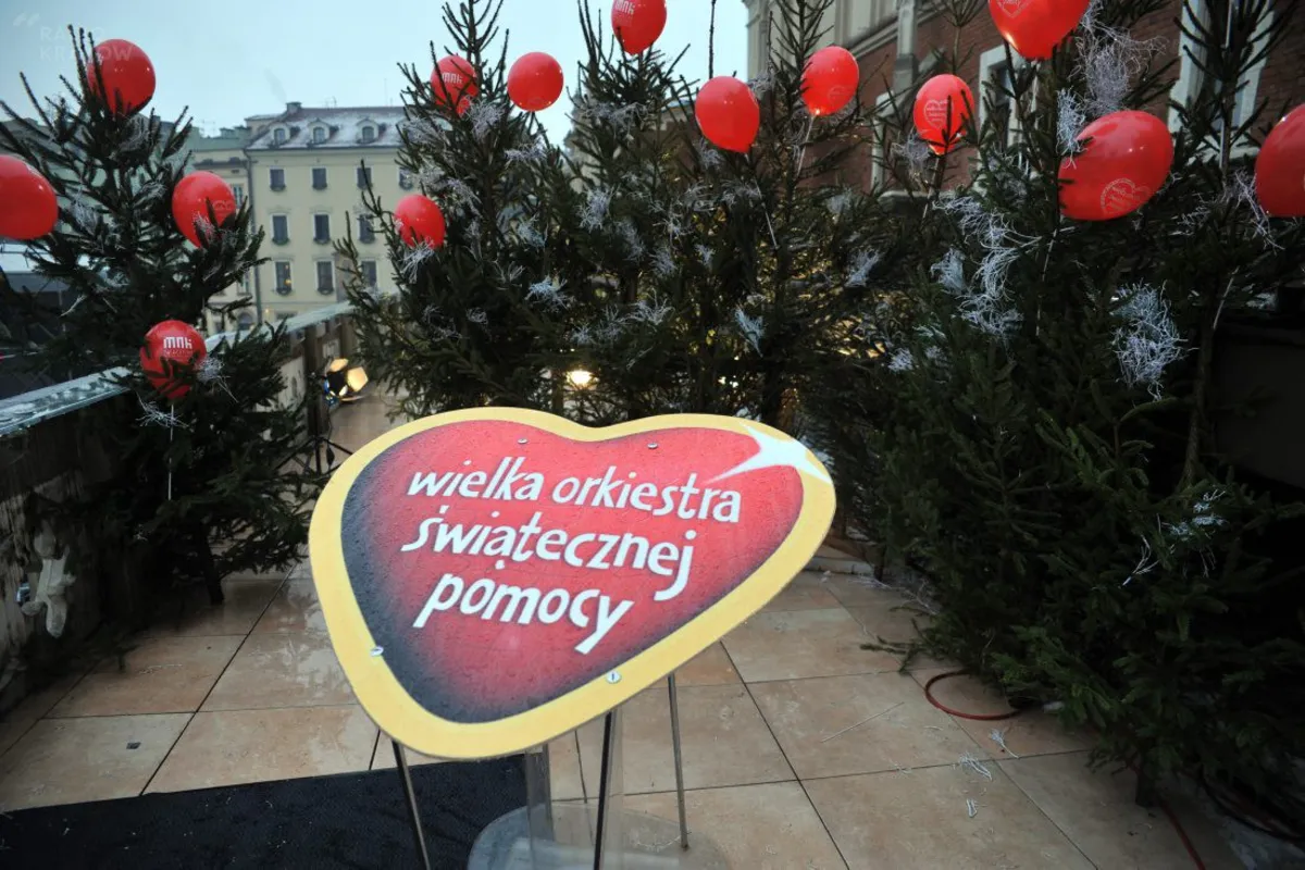 WOŚP w Krakowie: koszulki piłkarzy i obraz A. Mleczki na aukcjach