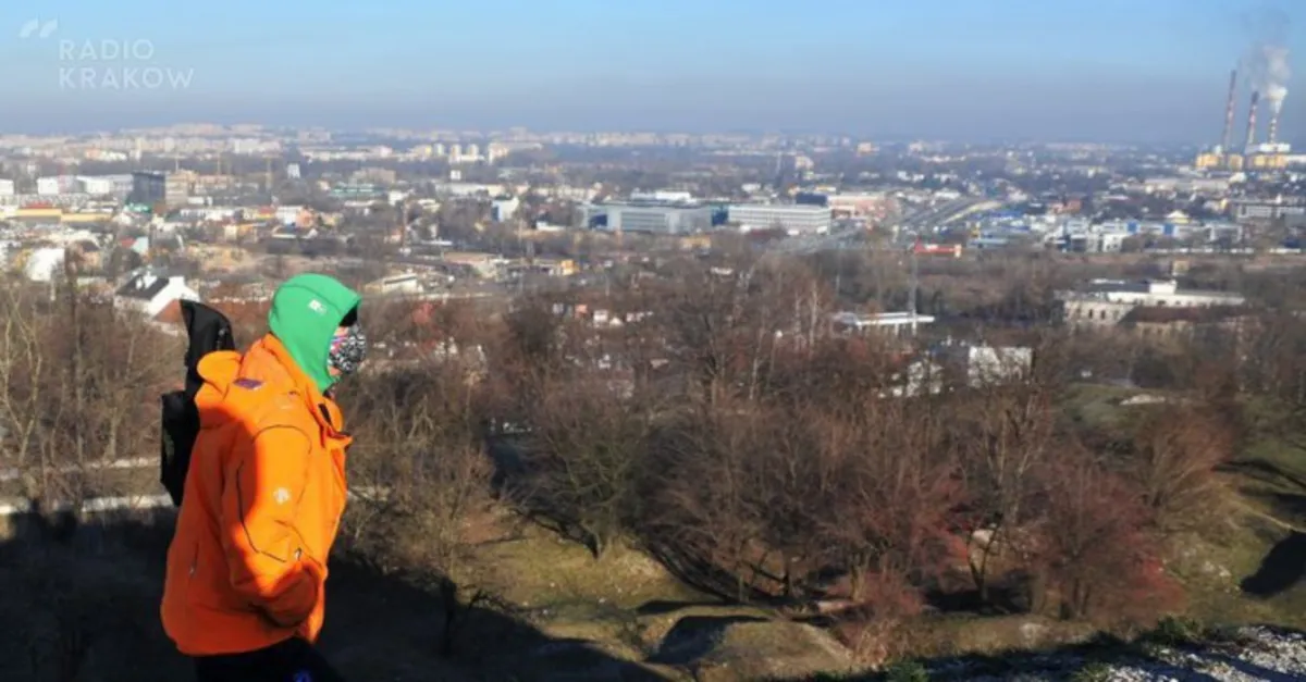 Smog w Krakowie: uchwała o darmowej komunikacji dla kierowców będzie zaskarżona? Prezydent komentuje