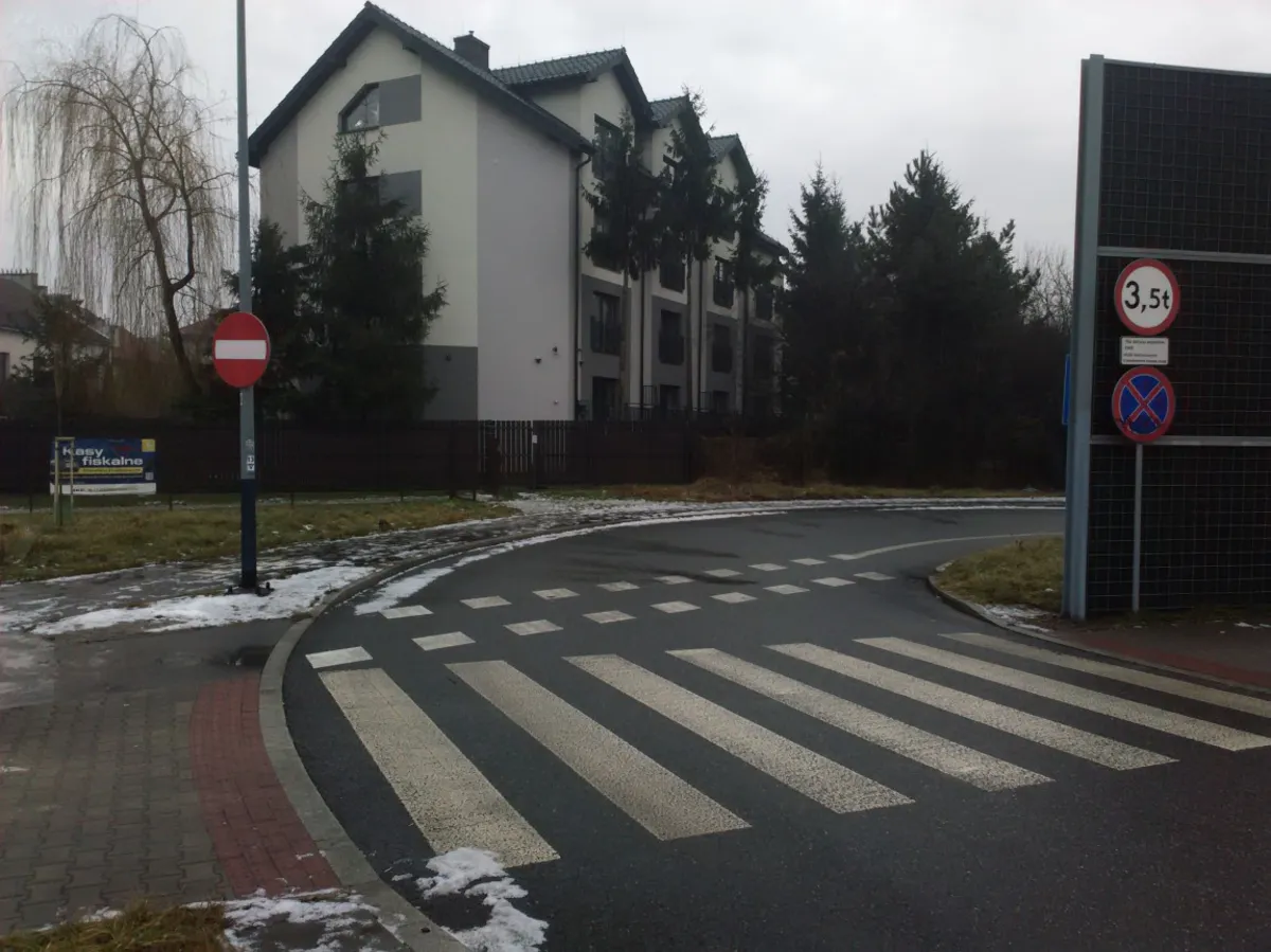 Interwencja RK: znak drogowy na ul. Nowohuckiej jest dla rowerzystów, a wprowadza w błąd kierowców