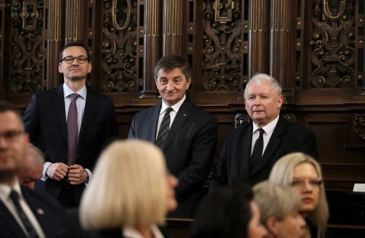 Abp Jędraszewski w 8. rocznicę pogrzebu pary prezydenckiej na Wawelu: byli i są Polacy, którzy rozumieli i rozumieją, co to jest liturgia dziejów