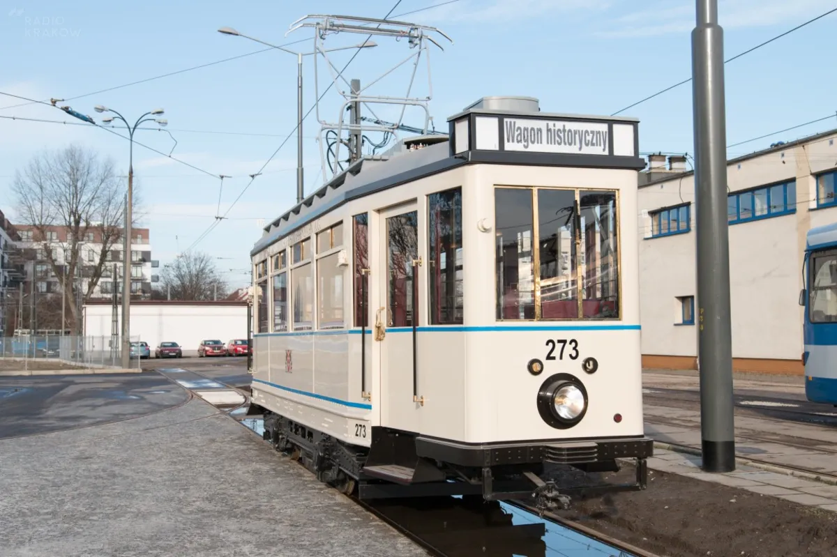 Historyczny wagon Ring, który jeździł po krakowskich torach, wraca do Gdańska