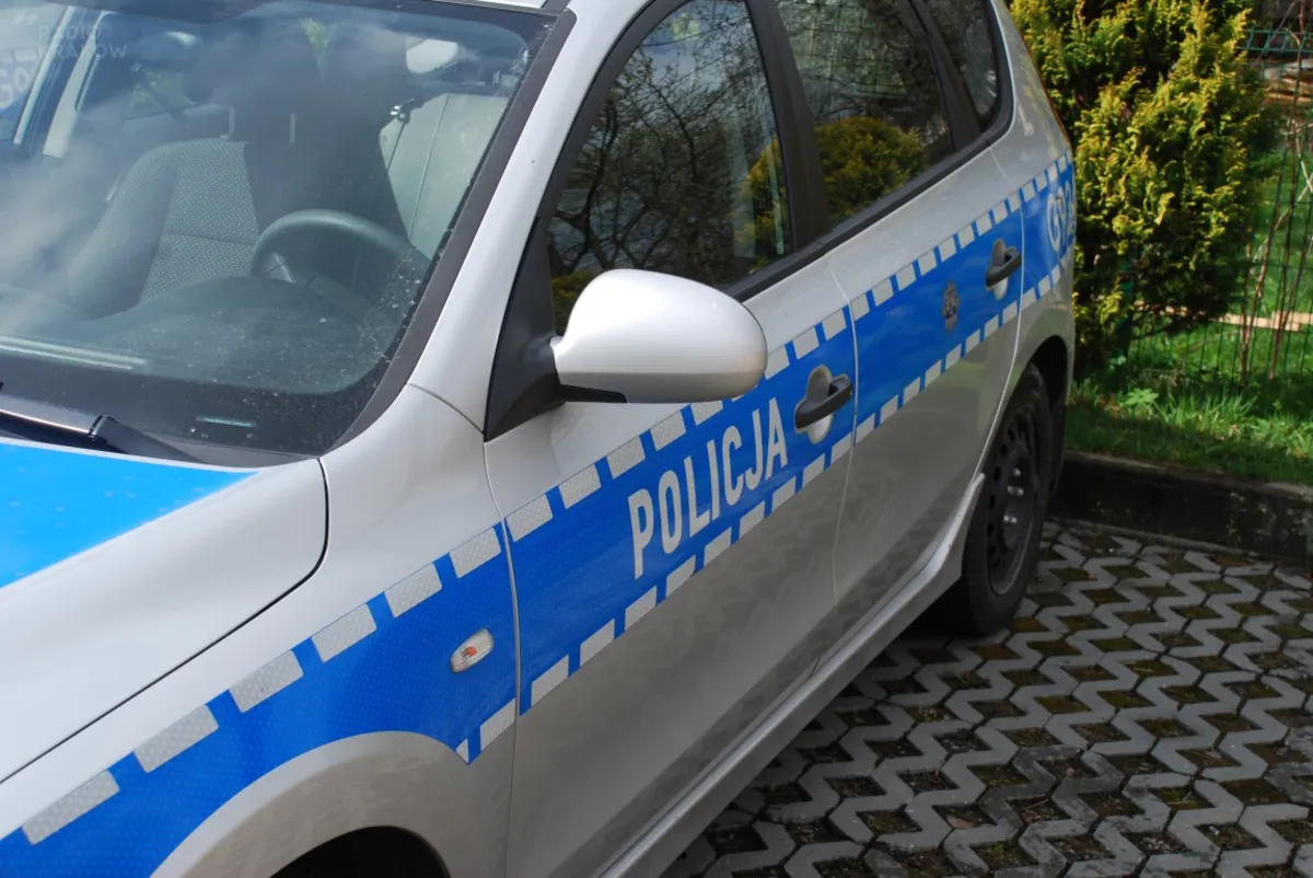 Nie żyje mężczyzna, który w niedzielę wieczorem został potrącony przez samochód osobowy w Trzycieżu koło Nowego Sącza