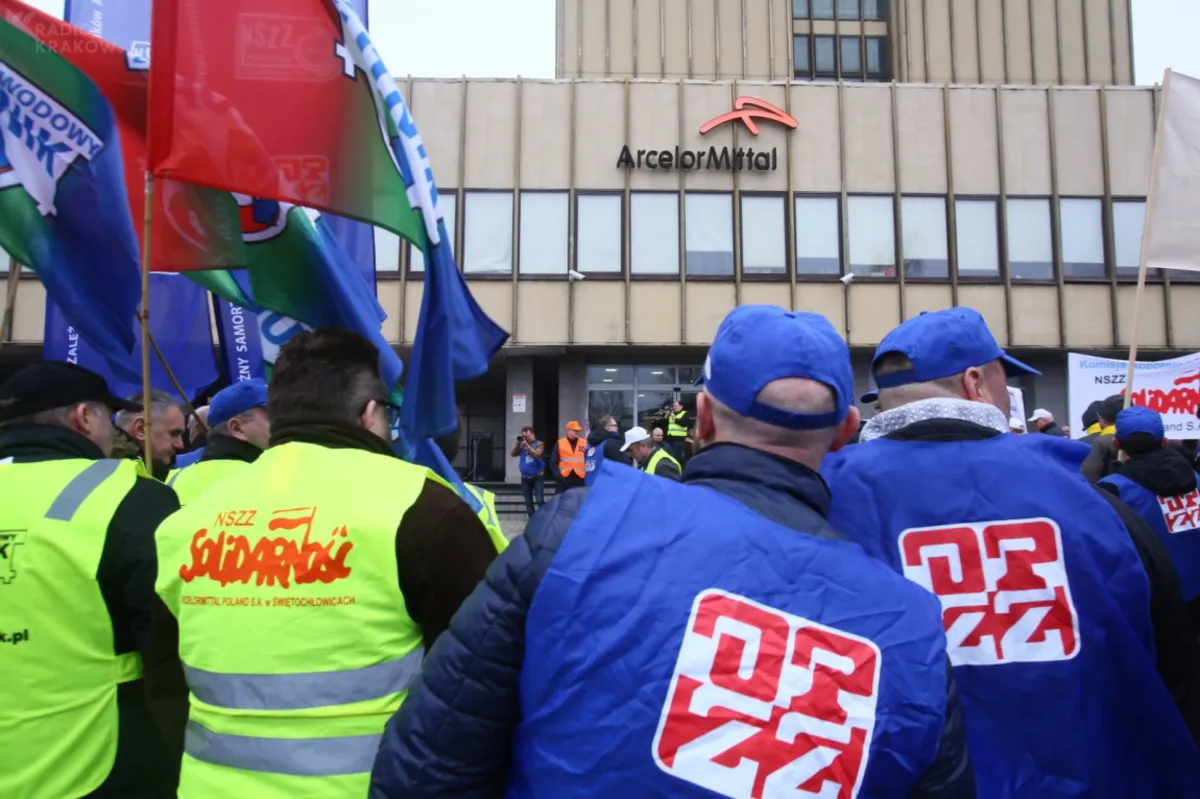 Pikieta związkowców z krakowskiej huty w Dąbrowie Górniczej