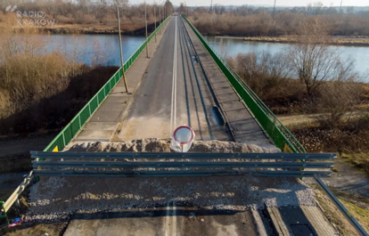 W Nowym Brzesku będzie tymczasowy most pontonowy, w Ostrowie nie. Dlaczego?