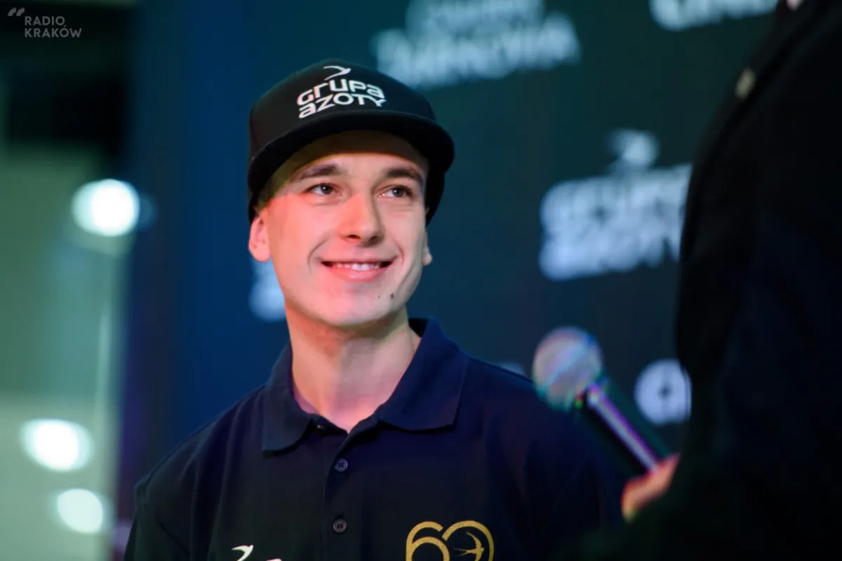 Jakub Jamróg nadal z Jaskółką na plastronie
