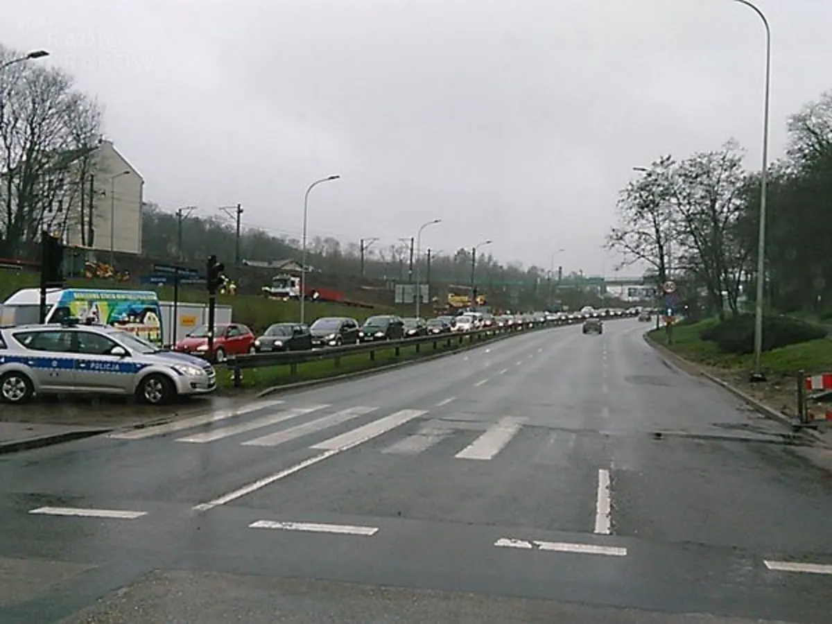 Pierwszy dzień roboczy z II etapem budowy łącznicy. Południe Krakowa stoi w ogromnych korkach